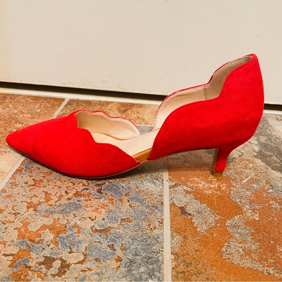 💋NWOB! Vibrant YDN Scalloped, Pointed Toe, D’Orsay Style, Kitten Heels! - Picture 12 of 14